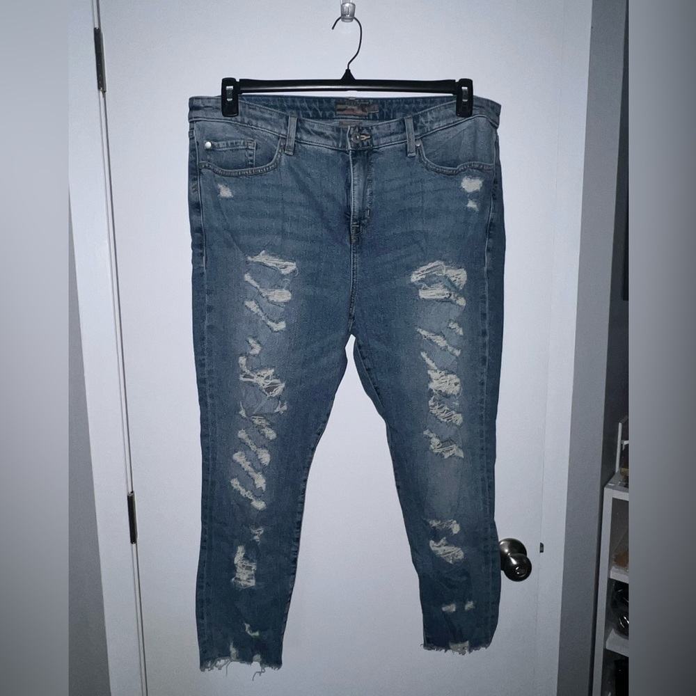 High Rise Distressed Torrid Jean EUC